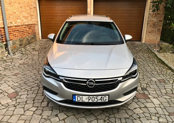 Opel Astra cena 45000 przebieg: 145000, rok produkcji 2018 z Jawor małe 497